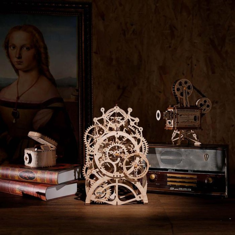 DIY Wooden Pendulum Clock